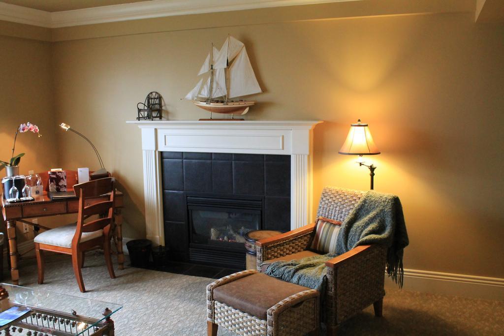 Hotel Harbour House à Niagara-on-the-Lake Extérieur photo